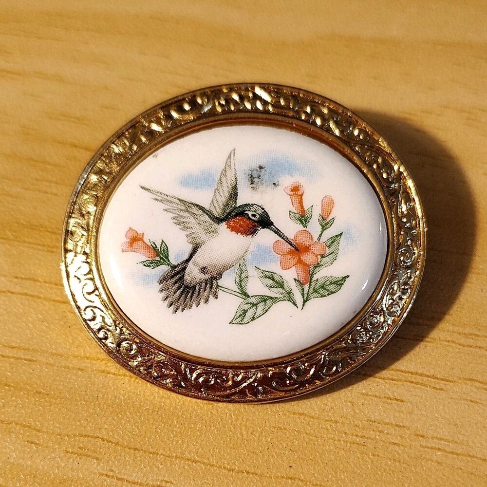 Avon Hummingbird Brooch Gold Tone Oval Cameo Style Bird Floral Pin
